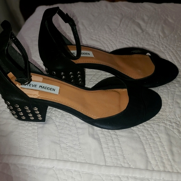 STEVE MADDEN STUDDED BLOCK HEEL BLACK SHOWS. 2.25 inch heel. NWOT. PERFECT CON - Picture 1 of 9